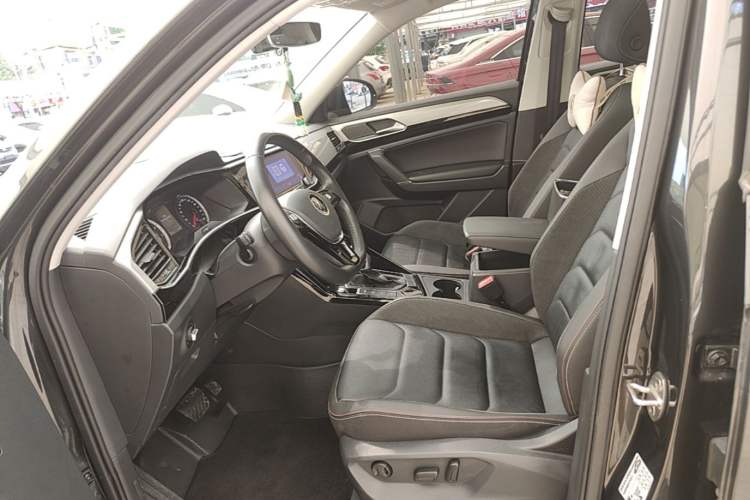 Used Volkswagen Tayron 2020 330TSI Two-Wheel Drive Luxury Smart Connectivity Version Left Front Seat