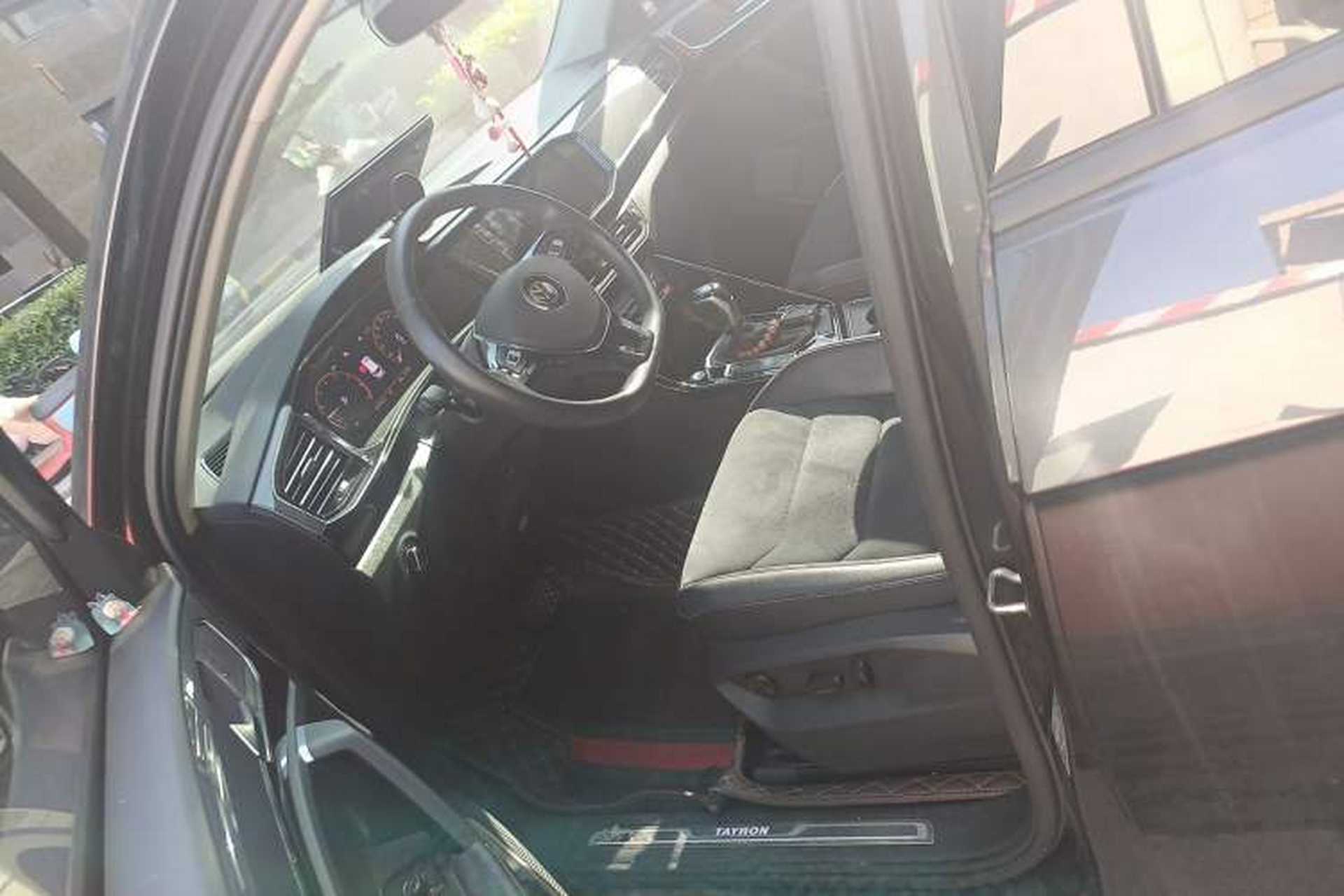 Used Volkswagen Tayron 2020 330TSI Two-Wheel Drive Luxury Connected Pro Edition Left Front Seat