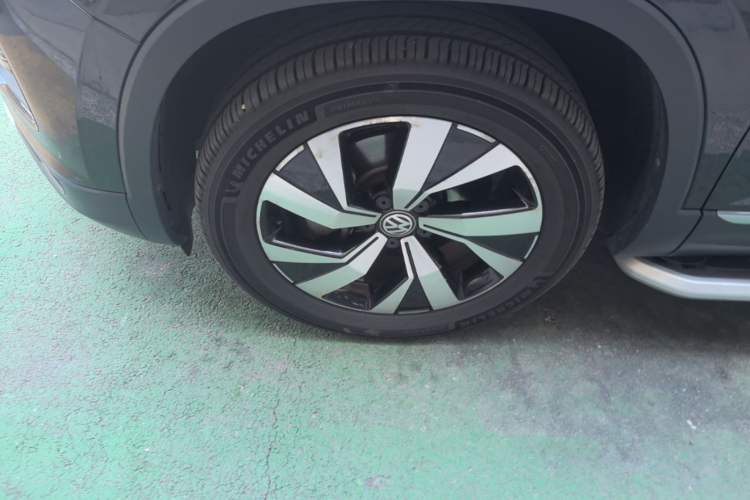 Used Volkswagen Tayron 2020 330TSI Two-Wheel Drive Luxury Smart Connectivity Version Left Front Wheel Hub