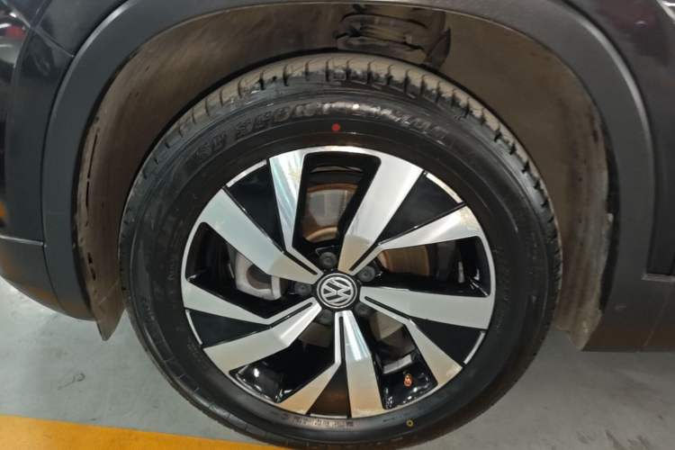 Used Volkswagen Tayron 2020 330TSI Two-Wheel Drive Luxury Smart Connectivity Version Left Front Wheel Hub