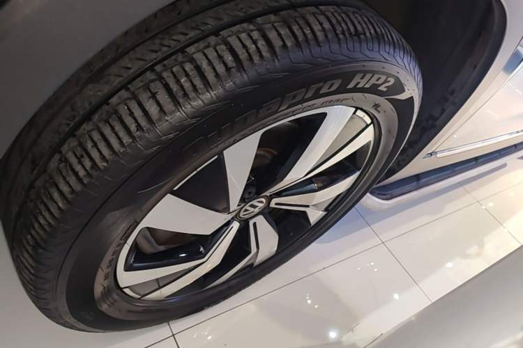 Used Volkswagen Tayron 2020 330TSI Two-Wheel Drive Luxury Smart Connectivity Version Left Front Wheel Hub