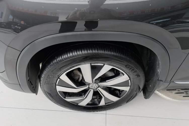 Used Volkswagen Tayron 2020 330TSI Two-Wheel Drive Luxury Smart Connectivity Version Left Front Wheel Hub