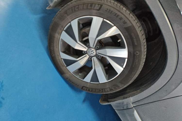 Used Volkswagen Tayron 2020 330TSI Two-Wheel Drive Luxury Smart Connectivity Version Left Front Wheel Hub