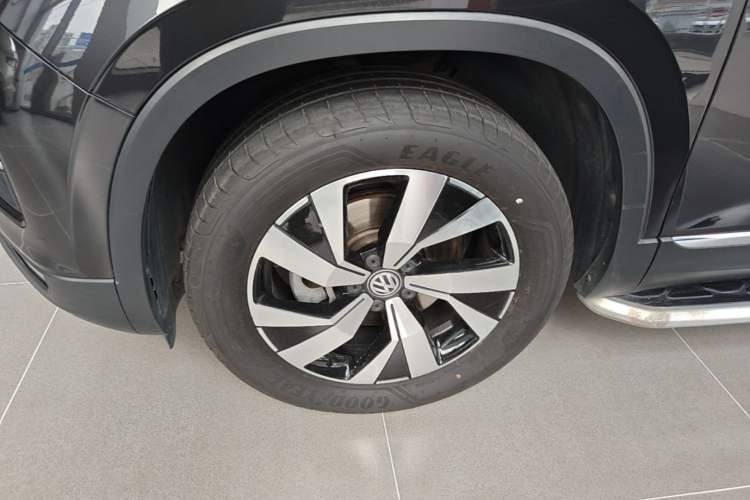 Used Volkswagen Tayron 2020 330TSI Two-Wheel Drive Luxury Smart Connectivity Version Left Front Wheel Hub