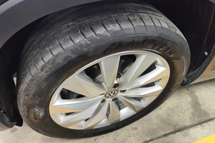 Used Volkswagen Tayron 2020 330TSI Two-Wheel Drive Luxury Connected Pro Edition Left Front Wheel Hub