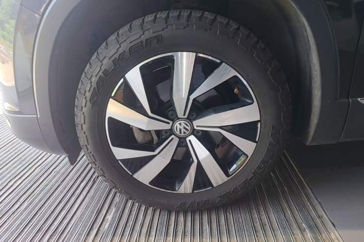 Used Volkswagen Tayron 2020 330TSI Two-Wheel Drive Luxury Smart Connectivity Version Left Front Wheel Hub