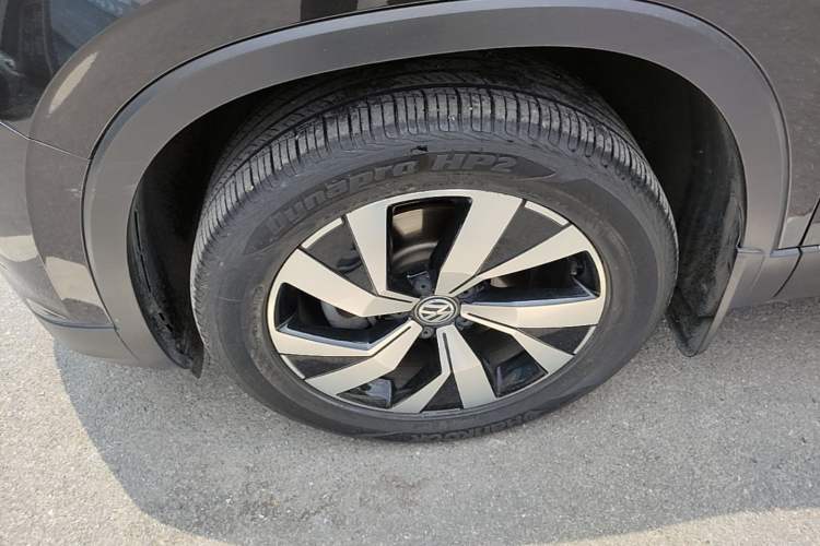 Used Volkswagen Tayron 2020 330TSI Two-Wheel Drive Luxury Smart Connectivity Version Left Front Wheel Hub