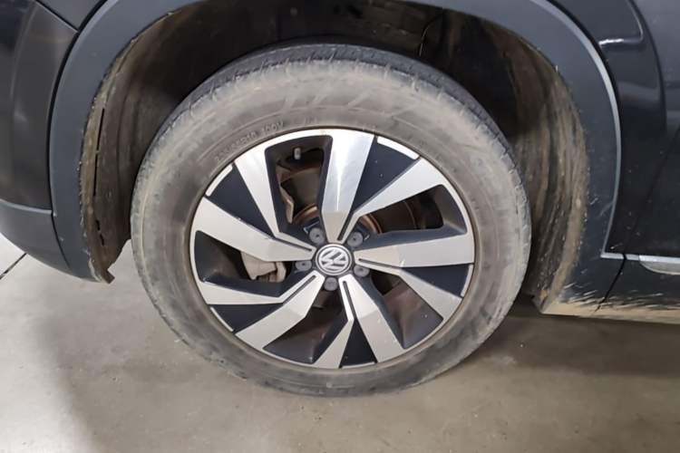 Used Volkswagen Tayron 2020 330TSI Two-Wheel Drive Luxury Smart Connectivity Version Left Front Wheel Hub