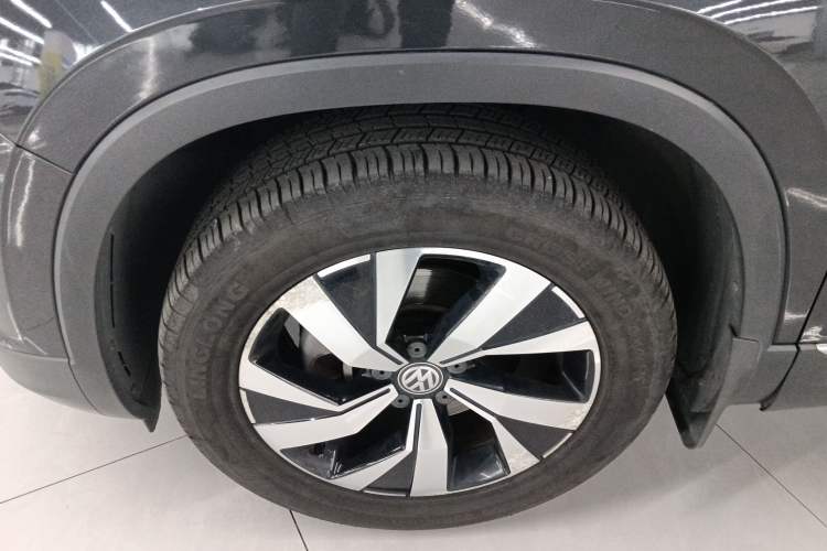 Used Volkswagen Tayron 2020 330TSI Two-Wheel Drive Luxury Smart Connectivity Version Left Front Wheel Hub