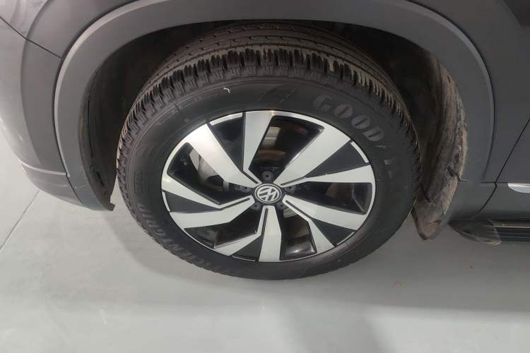 Used Volkswagen Tayron 2020 330TSI Two-Wheel Drive Luxury Smart Connectivity Version Left Front Wheel Hub