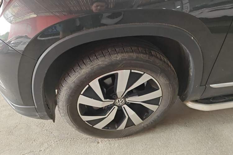 Used Volkswagen Tayron 2020 330TSI Two-Wheel Drive Luxury Smart Connectivity Version Left Front Wheel Hub