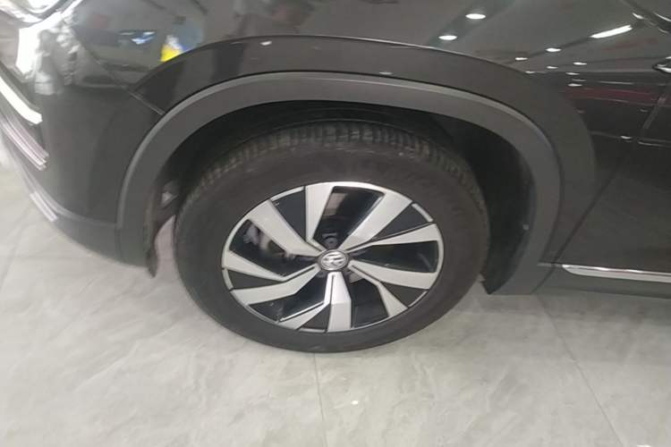 Used Volkswagen Tayron 2020 330TSI Two-Wheel Drive Luxury Smart Connectivity Version Left Front Wheel Hub