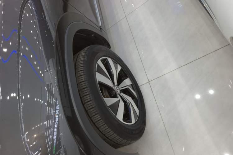 Used Volkswagen Tayron 2020 330TSI Two-Wheel Drive Luxury Smart Connectivity Version Left Front Wheel Hub