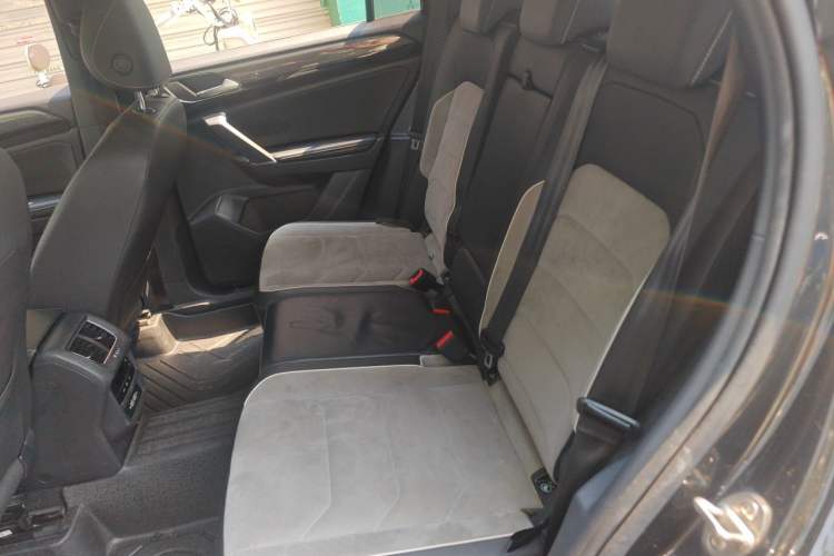 Used Volkswagen Tayron 2020 380TSI All-Wheel Drive R-Line Connected Version Left Rear Seat