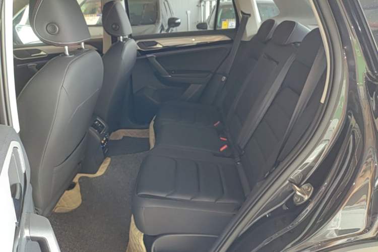 Used Volkswagen Tayron 2020 330TSI Two-Wheel Drive Luxury Smart Connectivity Version Left Rear Seat