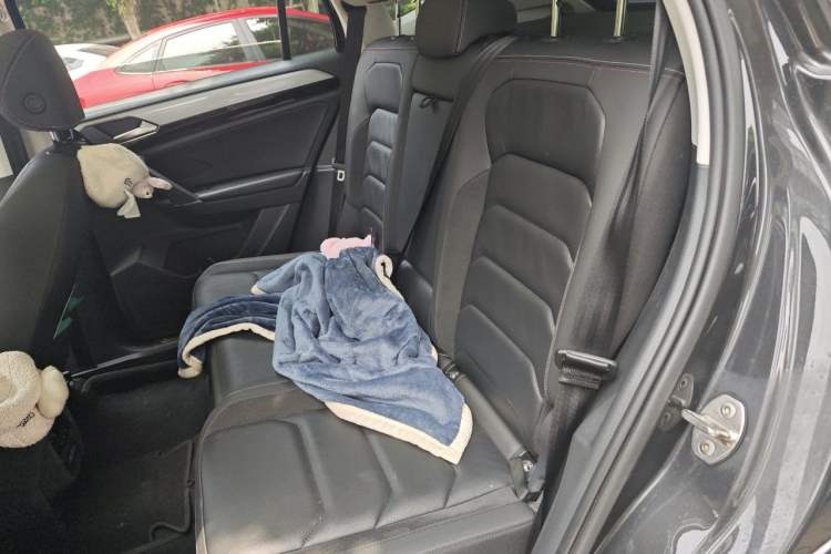 Used Volkswagen Tayron 2020 330TSI Two-Wheel Drive Luxury Connected Pro Edition Left Rear Seat