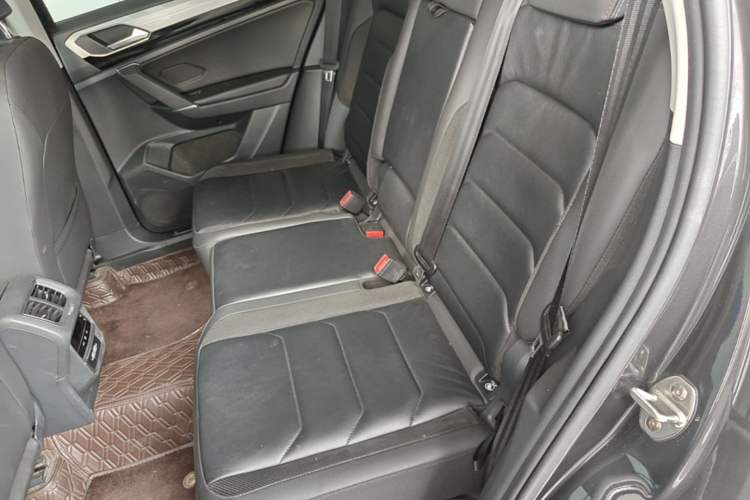 Used Volkswagen Tayron 2020 330TSI Two-Wheel Drive Luxury Smart Connectivity Version Left Rear Seat