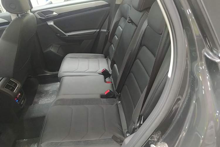 Used Volkswagen Tayron 2020 330TSI Two-Wheel Drive Luxury Smart Connectivity Version Left Rear Seat