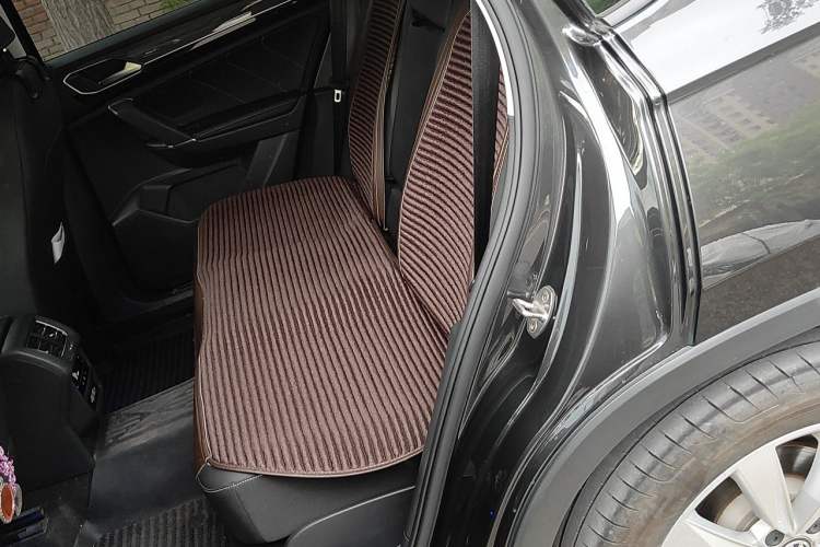 Used Volkswagen Tayron 2020 330TSI Two-Wheel Drive Luxury Connected Pro Edition Left Rear Seat