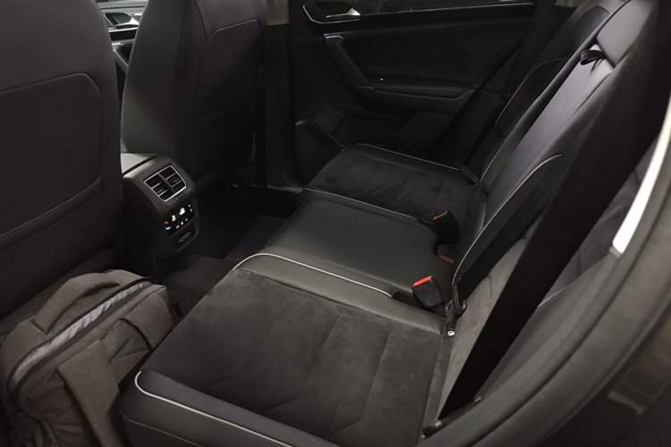 Used Volkswagen Tayron 2020 330TSI Two-Wheel Drive Luxury Connected Pro Edition Left Rear Seat