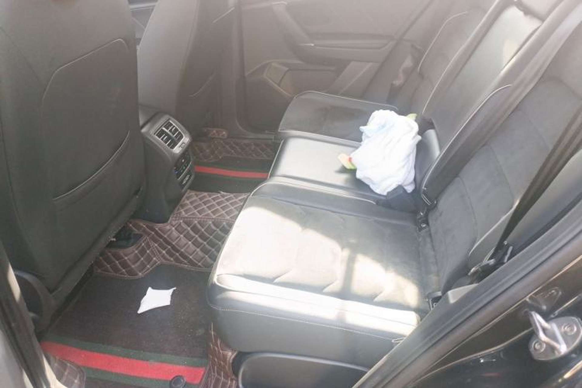 Used Volkswagen Tayron 2020 330TSI Two-Wheel Drive Luxury Connected Pro Edition Left Rear Seat