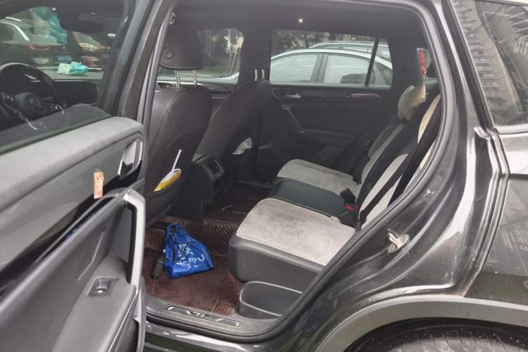 Used Volkswagen Tayron 2020 380TSI All-Wheel Drive R-Line Connected Version Left Rear Seat