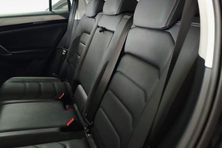Used Volkswagen Tayron 2020 280TSI Two-Wheel Drive Luxury Connect Edition Left Rear Seat