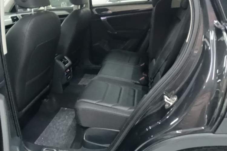 Used Volkswagen Tayron 2020 330TSI Two-Wheel Drive Luxury Smart Connectivity Version Left Rear Seat