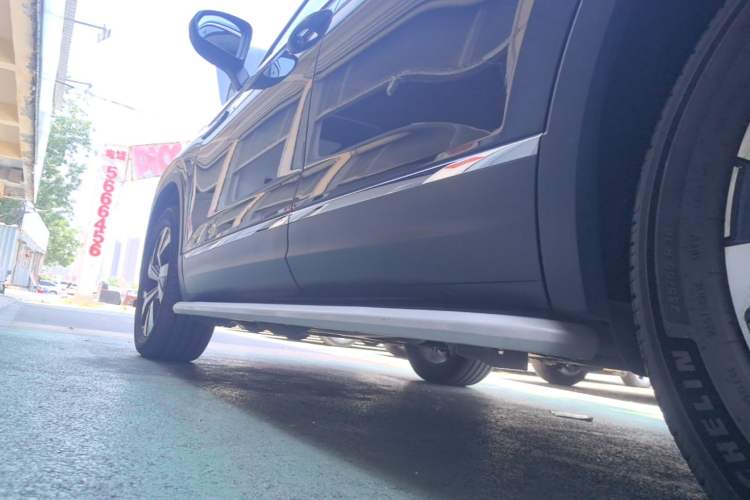 Used Volkswagen Tayron 2020 330TSI Two-Wheel Drive Luxury Smart Connectivity Version Left Side Sill