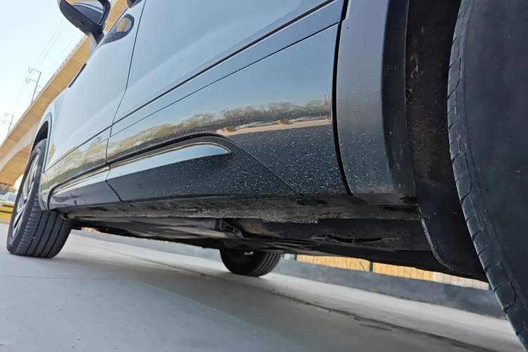 Used Volkswagen Tayron 2020 330TSI Two-Wheel Drive Luxury Smart Connectivity Version Left Side Sill