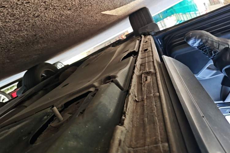 Used Volkswagen Tayron 2020 330TSI Two-Wheel Drive Luxury Smart Connectivity Version Left Side Sill