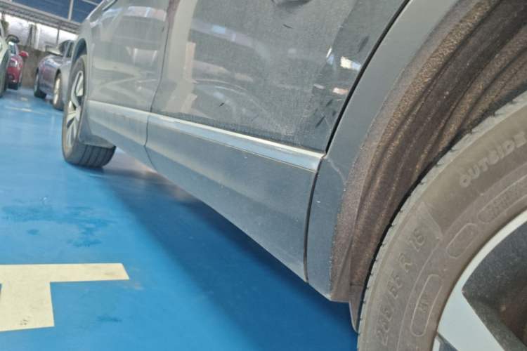 Used Volkswagen Tayron 2020 330TSI Two-Wheel Drive Luxury Smart Connectivity Version Left Side Sill
