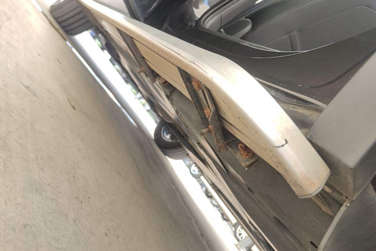 Used Volkswagen Tayron 2020 330TSI Two-Wheel Drive Luxury Smart Connectivity Version Left Side Sill