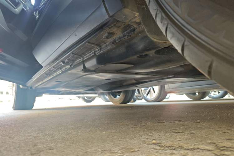 Used Volkswagen Tayron 2020 330TSI Two-Wheel Drive Luxury Smart Connectivity Version Left Side Sill