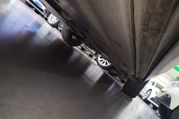 Used Volkswagen Tayron 2020 330TSI Two-Wheel Drive Luxury Smart Connectivity Version Left Side Sill