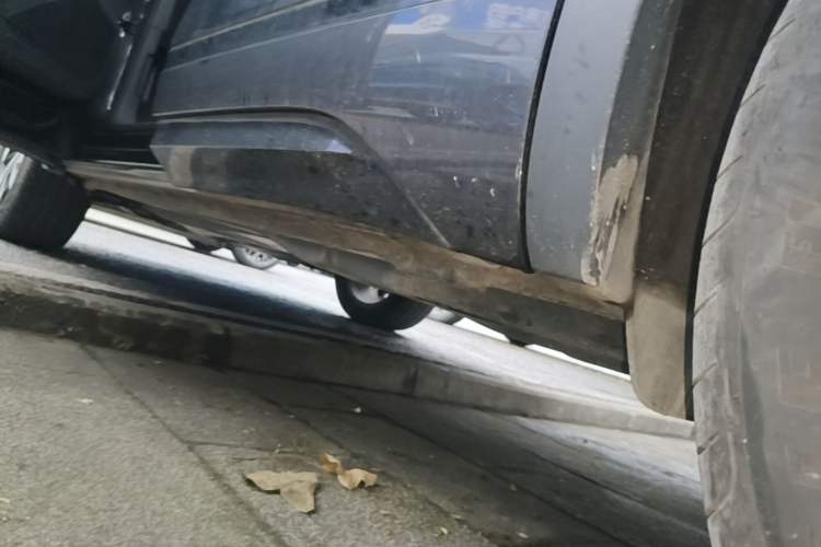 Used Volkswagen Tayron 2020 380TSI All-Wheel Drive R-Line Connected Version Left Side Sill