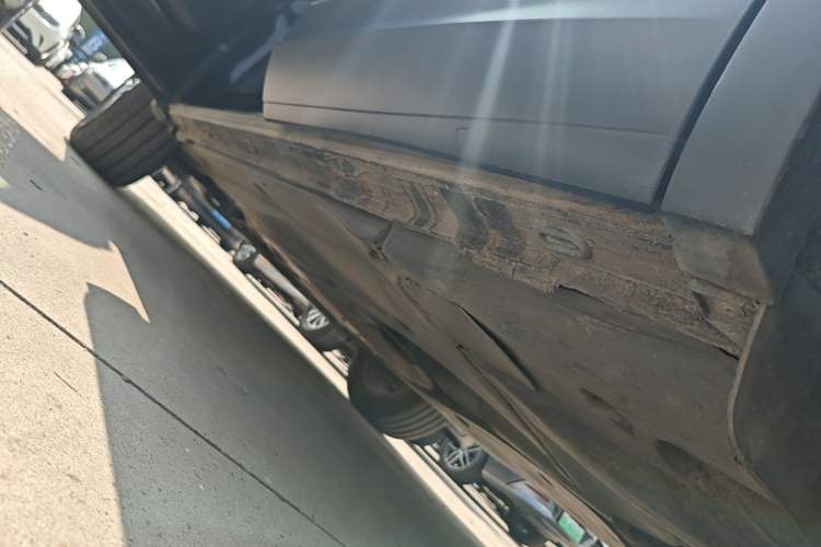 Used Volkswagen Tayron 2020 280TSI Two-Wheel Drive Luxury Connect Edition Left Side Sill