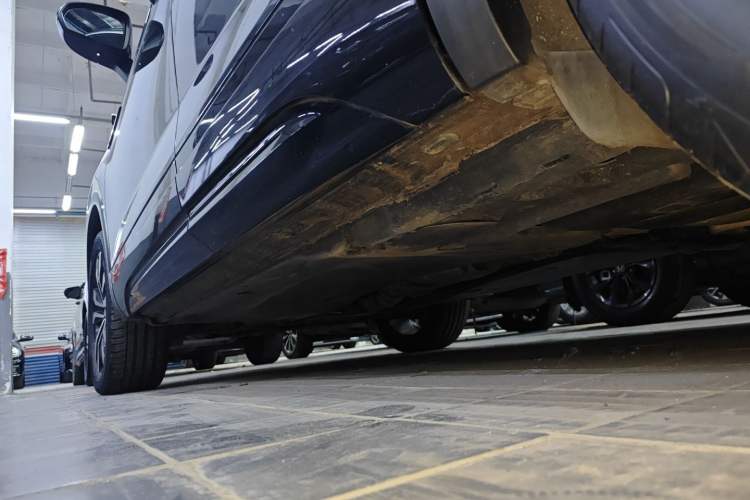 Used Volkswagen Tayron 2020 380TSI All-Wheel Drive R-Line Connected Version Left Side Sill