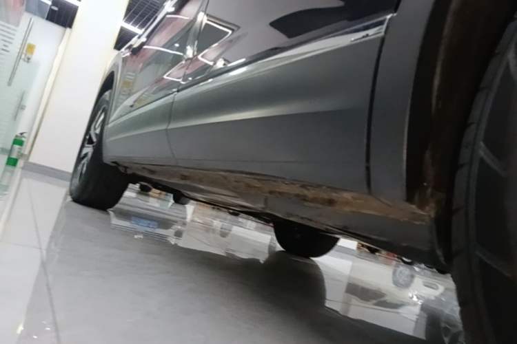 Used Volkswagen Tayron 2020 330TSI Two-Wheel Drive Luxury Smart Connectivity Version Left Side Sill