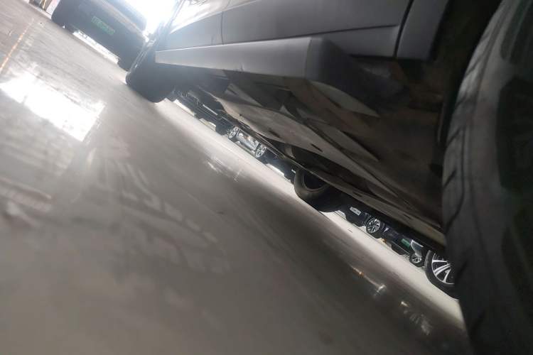 Used Volkswagen Tayron 2020 330TSI Two-Wheel Drive Luxury Smart Connectivity Version Left Side Sill