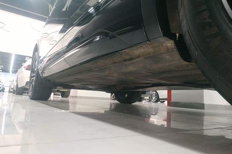 Used Volkswagen Tayron 2020 380TSI All-Wheel Drive R-Line Connected Version Left Side Sill