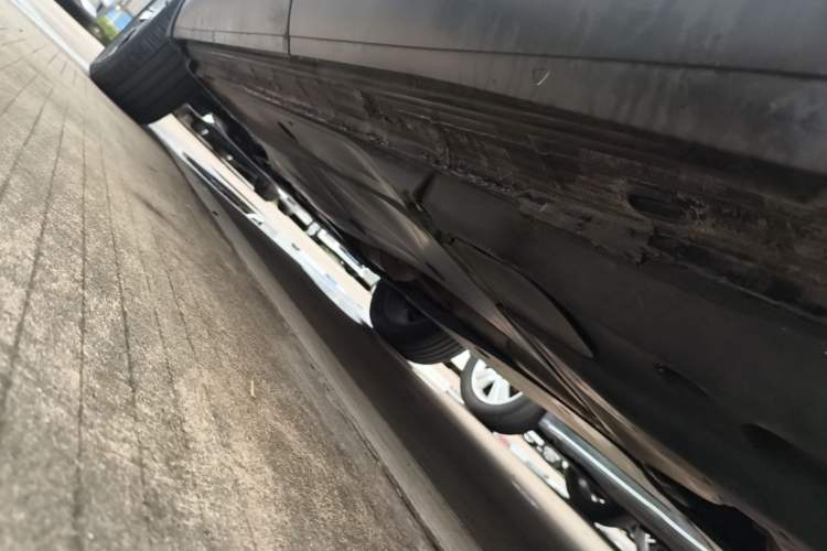 Used Volkswagen Tayron 2020 330TSI Two-Wheel Drive Luxury Smart Connectivity Version Left Side Sill