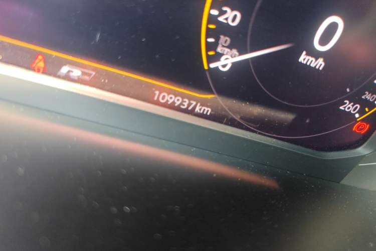 Used Volkswagen Tayron 2020 380TSI All-Wheel Drive R-Line Connected Version Odometer Close Up
