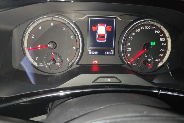 Used Volkswagen Tayron 2020 330TSI Two-Wheel Drive Luxury Smart Connectivity Version Odometer Close Up