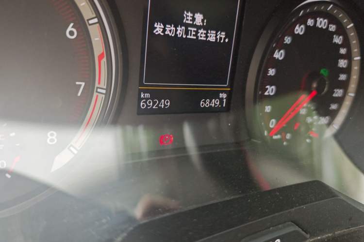 Used Volkswagen Tayron 2020 330TSI Two-Wheel Drive Luxury Smart Connectivity Version Odometer Close Up