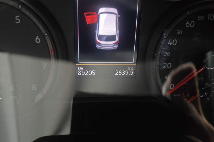 Used Volkswagen Tayron 2020 330TSI Two-Wheel Drive Luxury Smart Connectivity Version Odometer Close Up