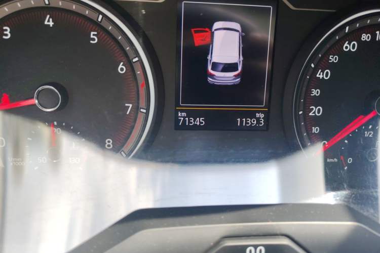 Used Volkswagen Tayron 2020 330TSI Two-Wheel Drive Luxury Smart Connectivity Version Odometer Close Up
