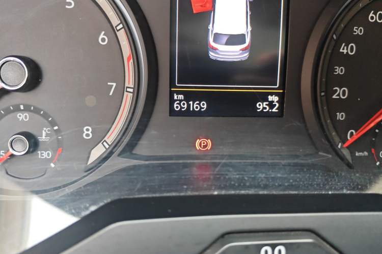 Used Volkswagen Tayron 2020 330TSI Two-Wheel Drive Luxury Smart Connectivity Version Odometer Close Up
