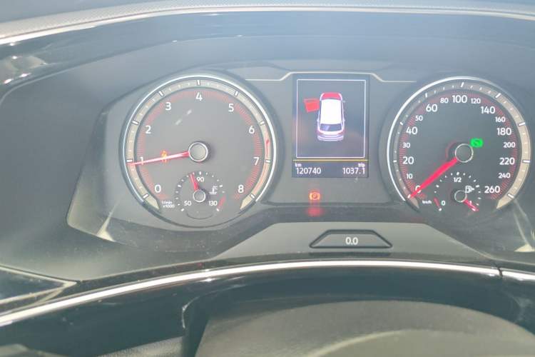 Used Volkswagen Tayron 2020 330TSI Two-Wheel Drive Luxury Smart Connectivity Version Odometer Close Up