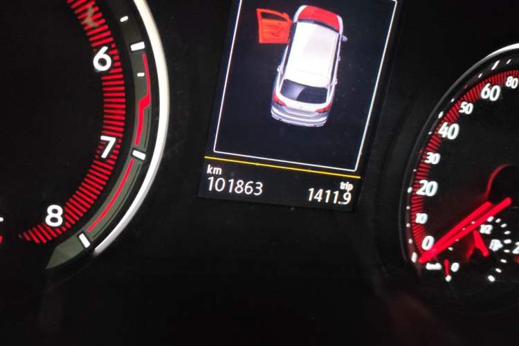 Used Volkswagen Tayron 2020 330TSI Two-Wheel Drive Luxury Smart Connectivity Version Odometer Close Up